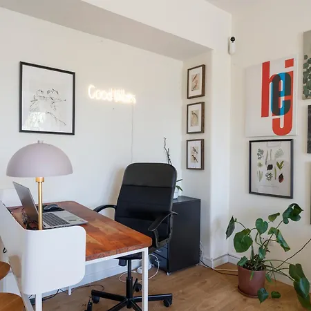 Sip & Savor On The Terrace - By Misha's Place 1c アパート